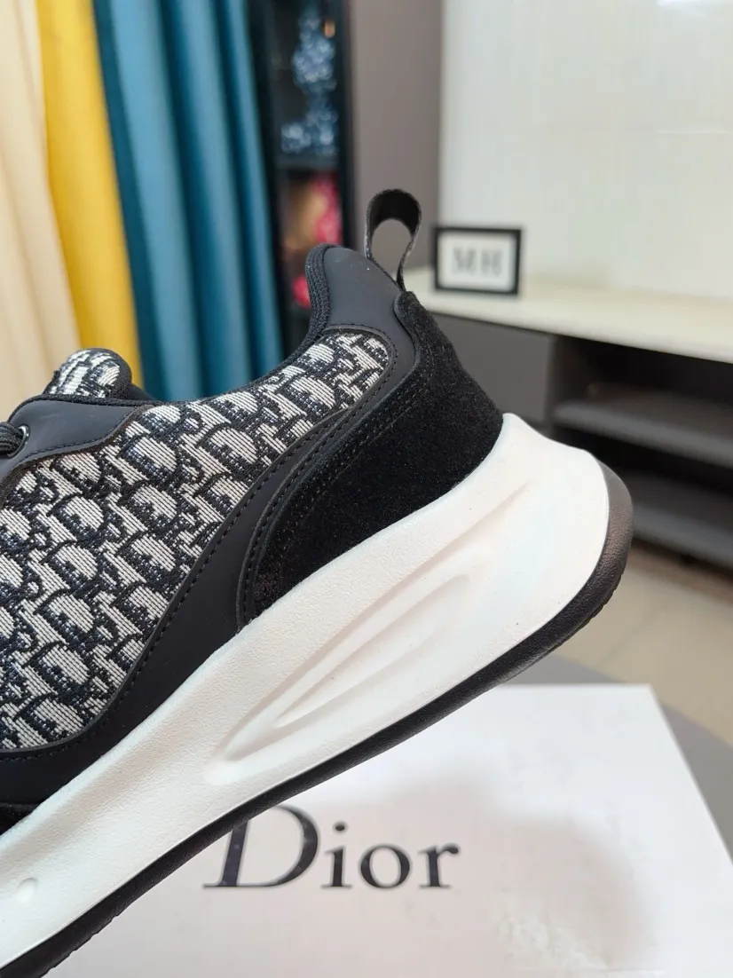Men's men's shoes 💰440🌹🌹【Dior】Best-selling official website world premiere🔝High-end men's shoes brand official website latest series: The upper is made of imported cowhide with specially designed fabrics➕Mesh breathable lining. Make walking more convenient and comfortable! Compared with the official quality, Midea’s 1:1 replica. Create a fashionable personality to set off your uniqueness! A must-have for trendy men! Classic style. Men's sizes: 38-44.